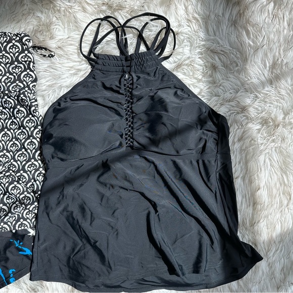 Bundle of 3 swim tops - Picture 4 of 11